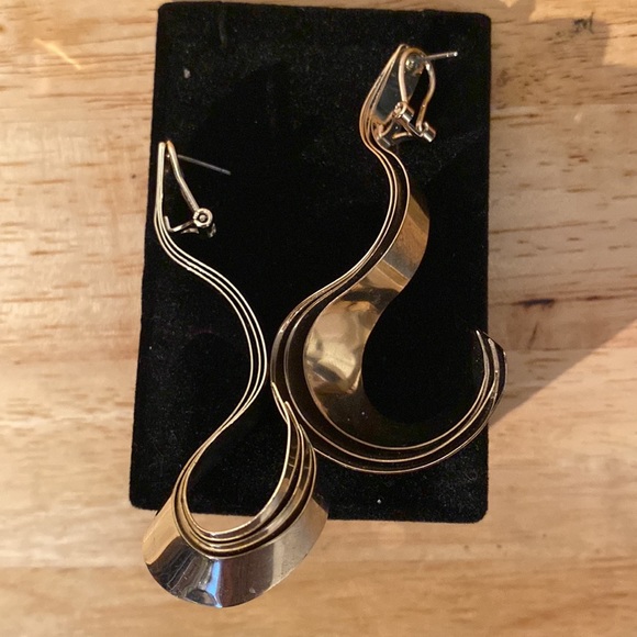 & Other Stories Twisted Wave Earrings - Picture 4 of 5